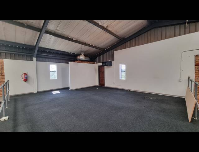 322M² WAREHOUSE TO LET IN BARTLETT